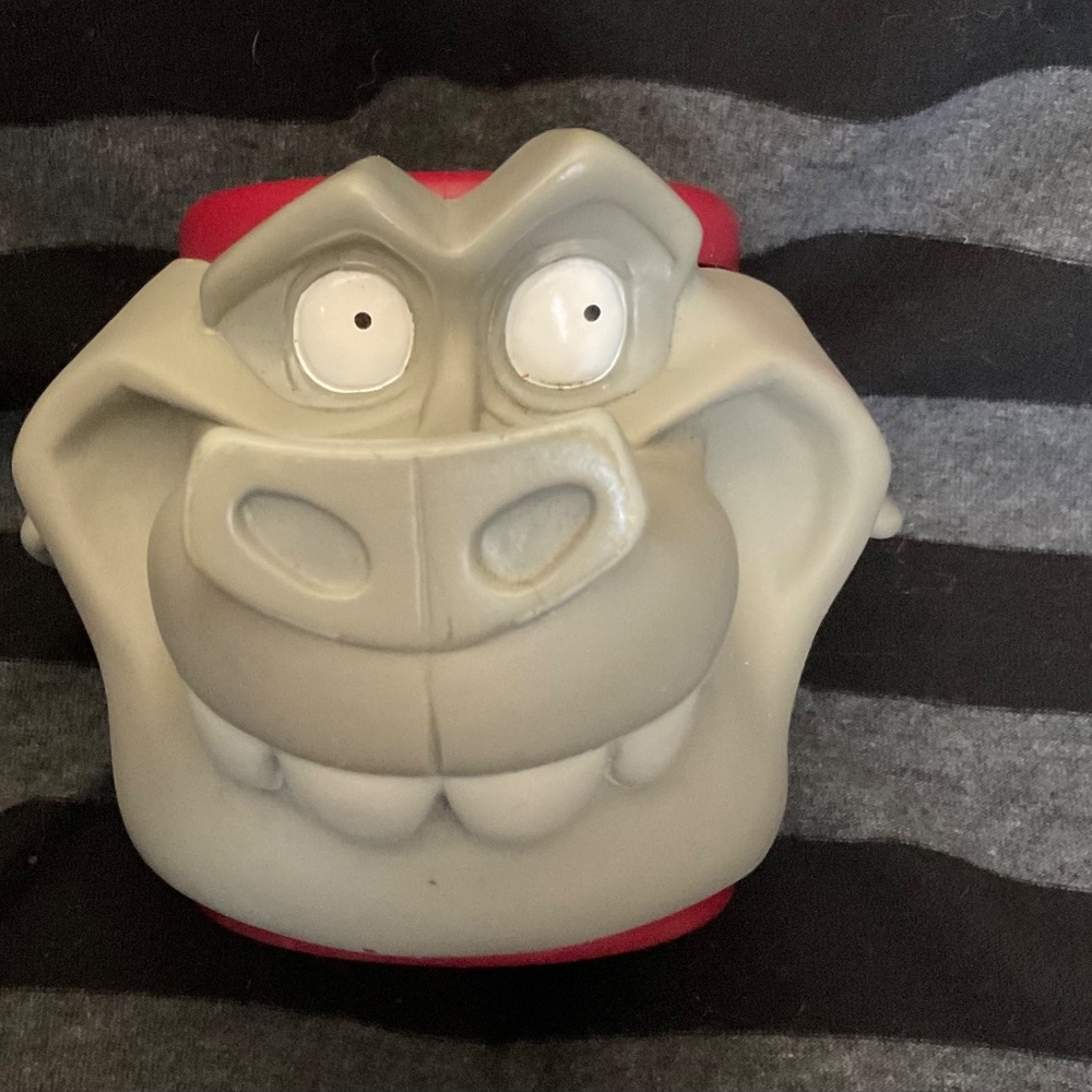 VINTAGE  HUNCHBACK OF NOTRE DAME HUGO  COLLECTABLE  MUG - Picture 9 of 9
